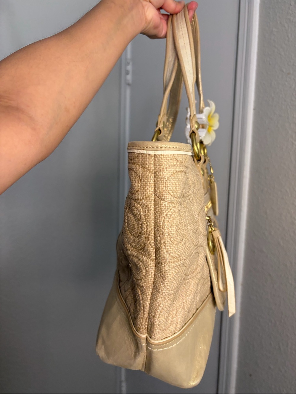 Coach Vintage Beige Signature Canvas Tote with Gold Trim - Picture 2 of 8